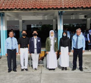 Kepala sekolah, wakil bidang kesiswaan, dan pengurus serta mantan pengurus OSIS 