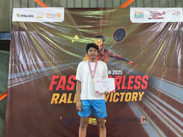 Erlangga Prastyo Siswa SMA Sumbangsih Juara 3 Badminton Event Fezt Open Di Universitas Atmajaya